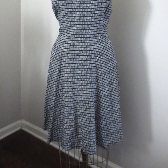 Old Navy Black & White Dress - Picture 3 of 10